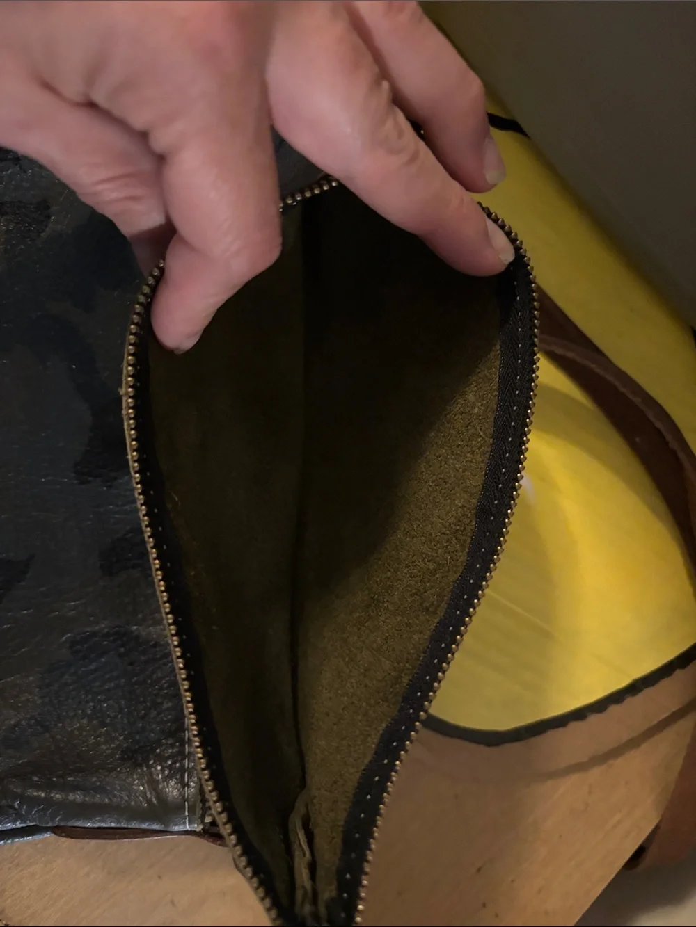 Men's Camouflage Leather Messenger Bag - Black/Gray